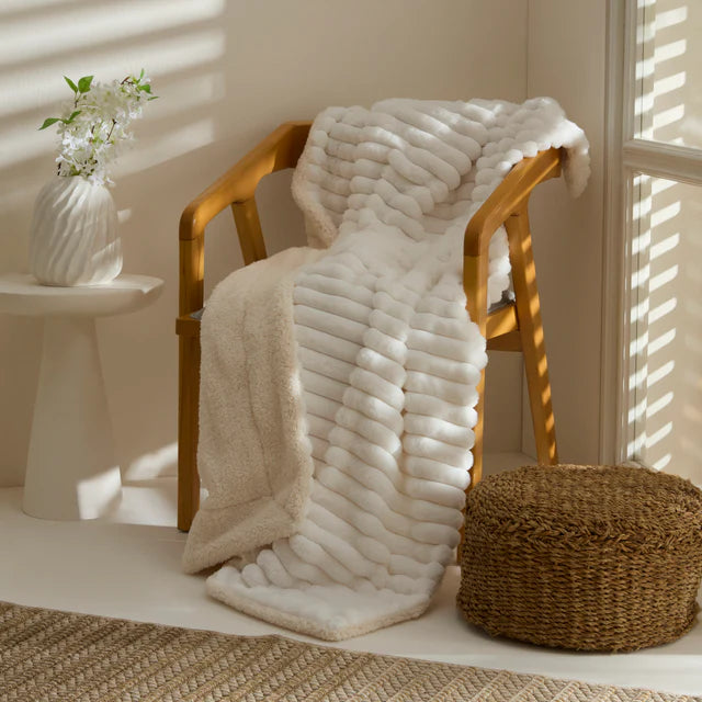 Karaca Stripe Sherpa Witte Deken 130×150