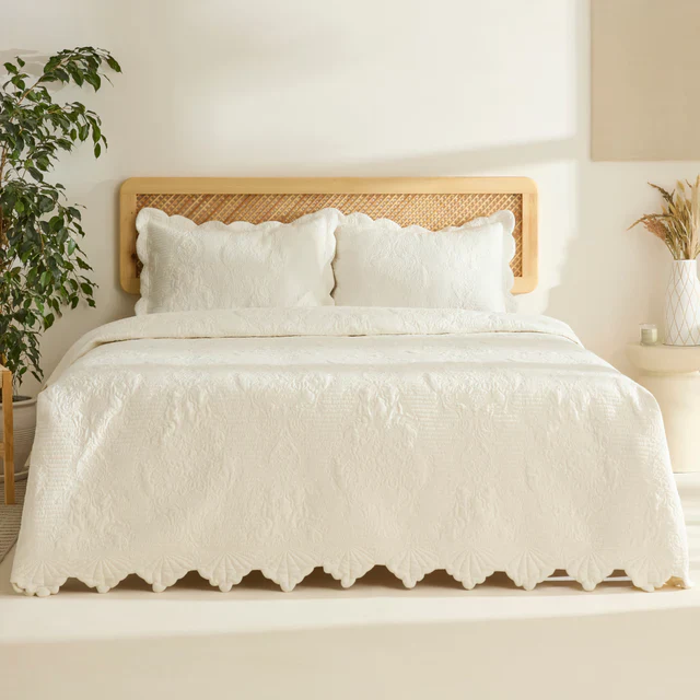 Camille Sprei Set Ecru 230×240 cm + 2 (50×70 cm)