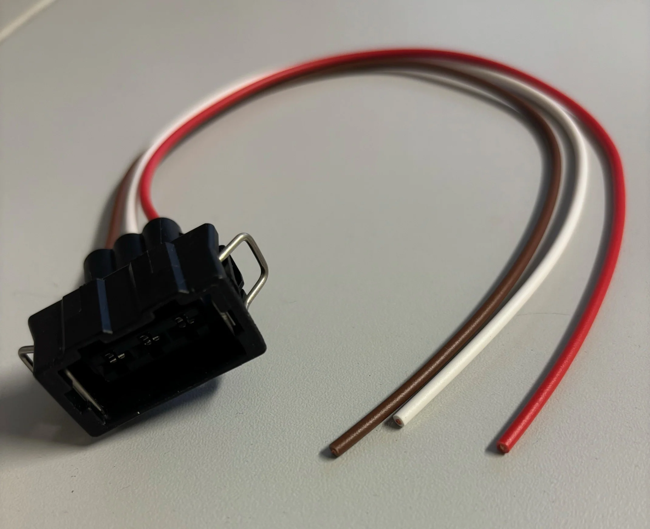 AANSLUITKABEL REMLICHT / ACHTERLICHT RECHTS   (BRUIN / WIT / ROOD)   BRD710W