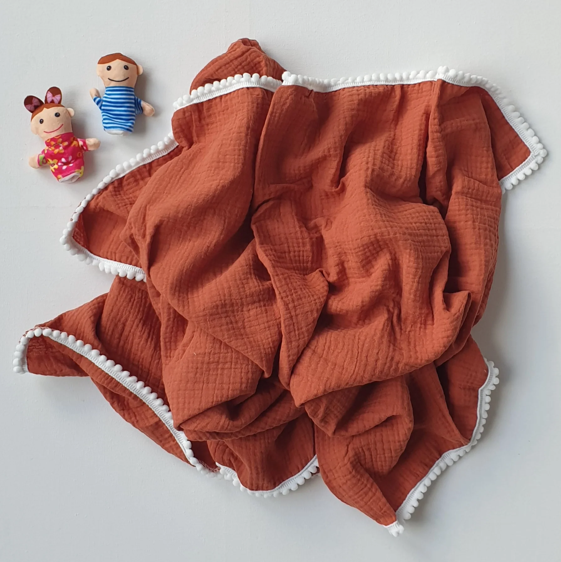 Hydrofiele Doek met Pomponnetjes (90×110 cm) – Terracotta