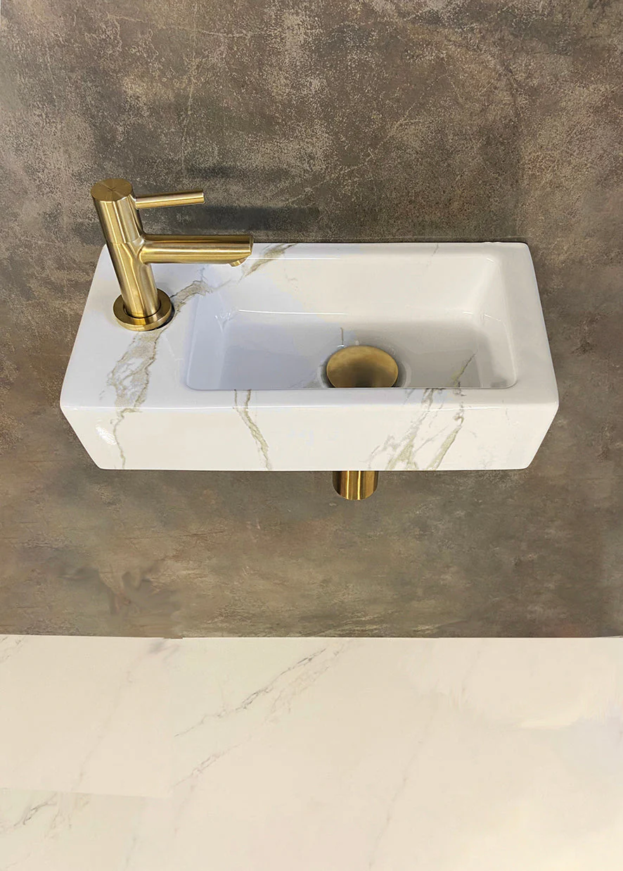 Mini Rhea Fonteinset Wiesbaden 36x18x9 cm Links Carrara Geborsteld Messing Goud