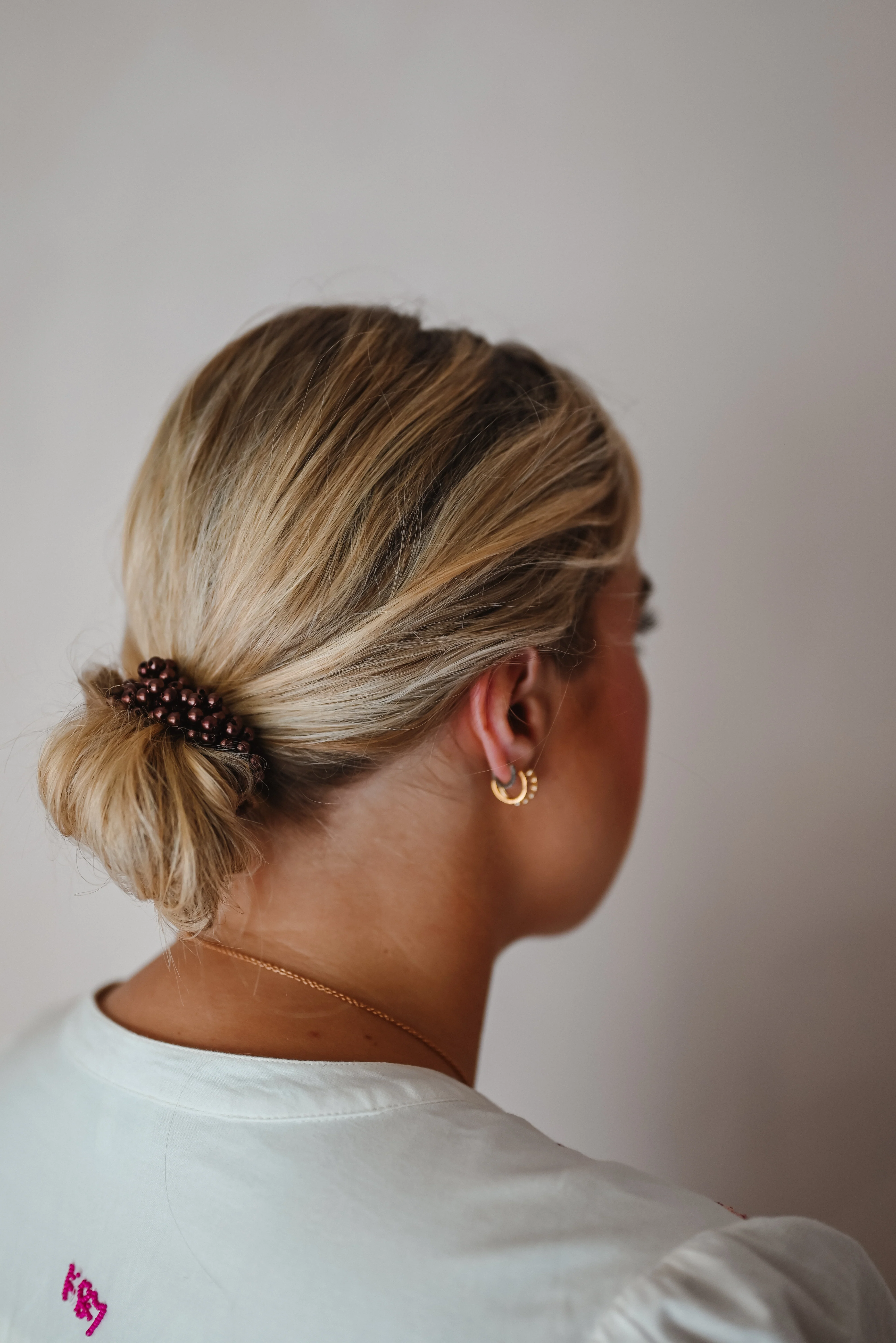 HAARELASTIEK PEARLS BROWN