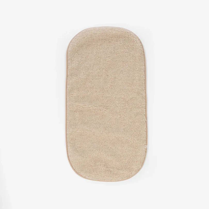 Wollen onderlegger – Matrasbeschermer wieg en kinderwagen – Scheerwol – Beige – Alwero