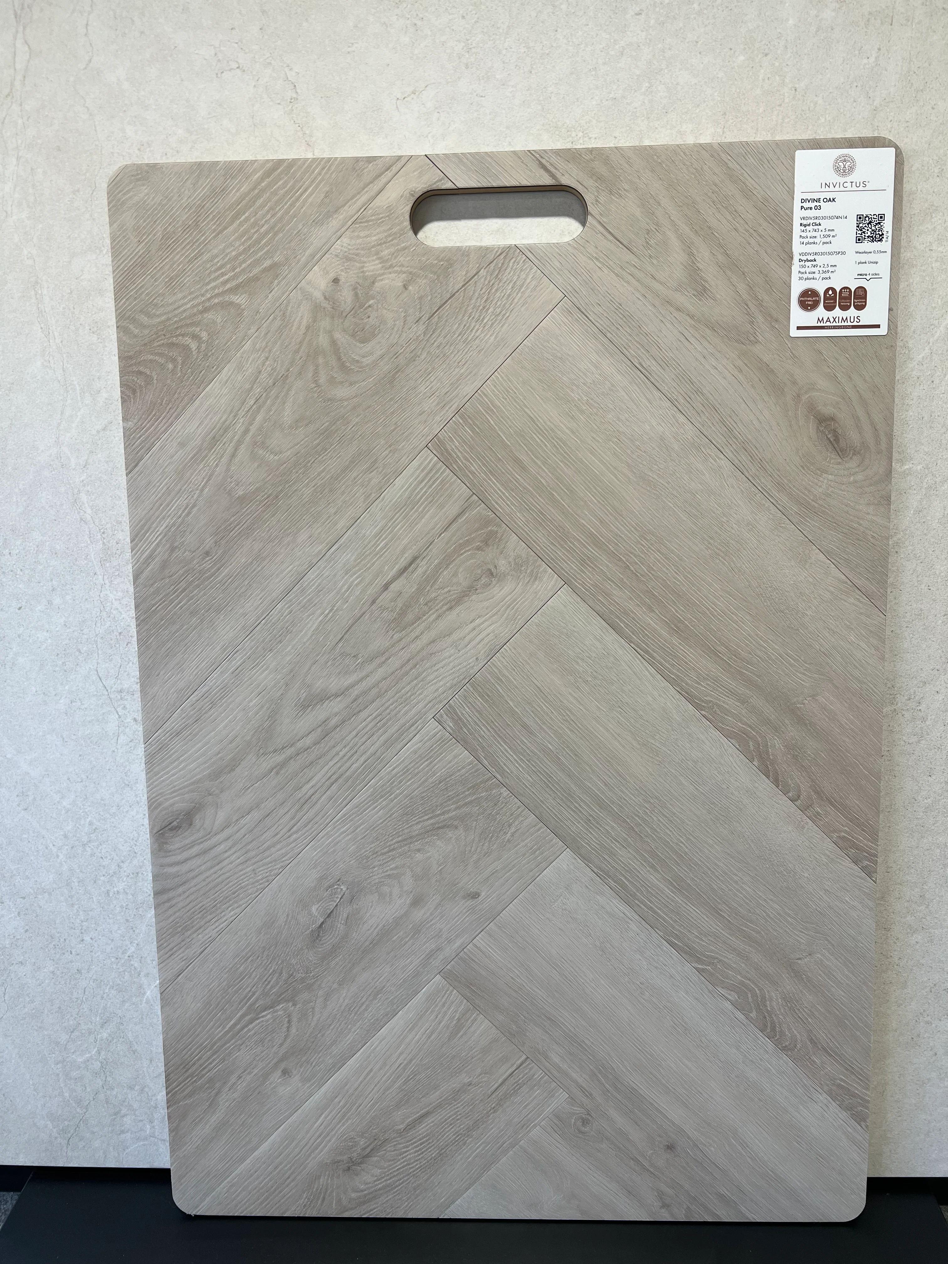 Invictus Maximus – Divine Oak – Pure 03 – Visgraat – Click
