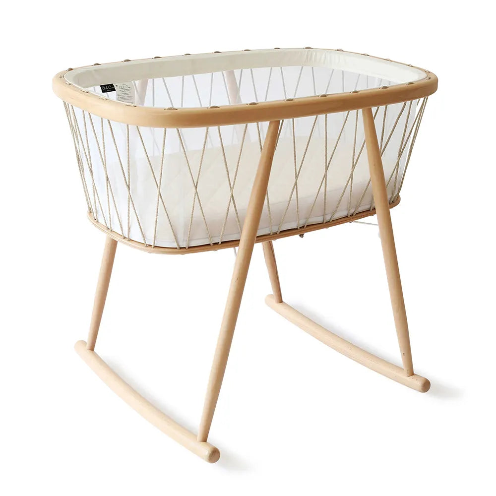 KUMI Wooden Cradle – Schommelend Houten Wiegje – Charlie Crane