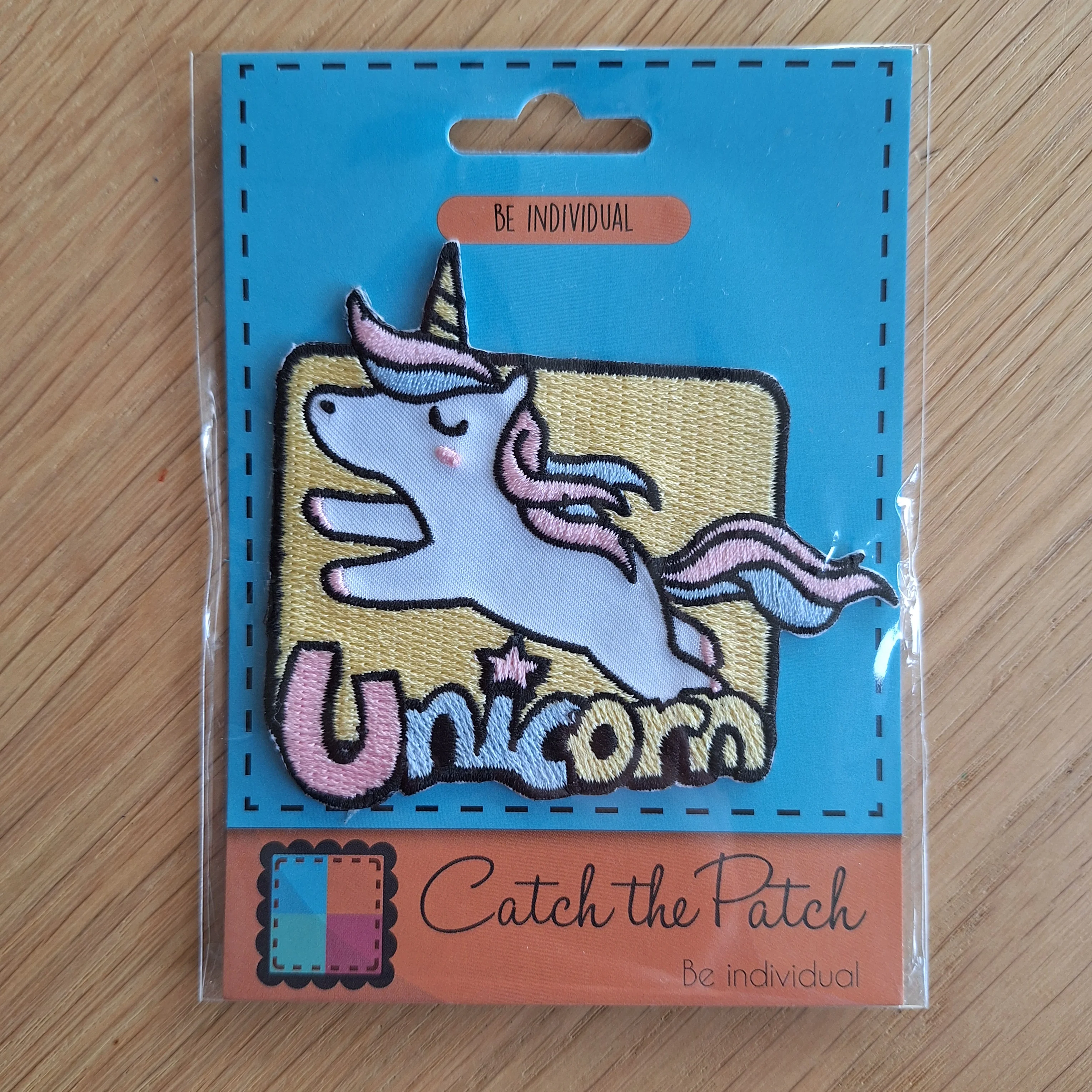 Unicorn met letters embleem – strijk patch