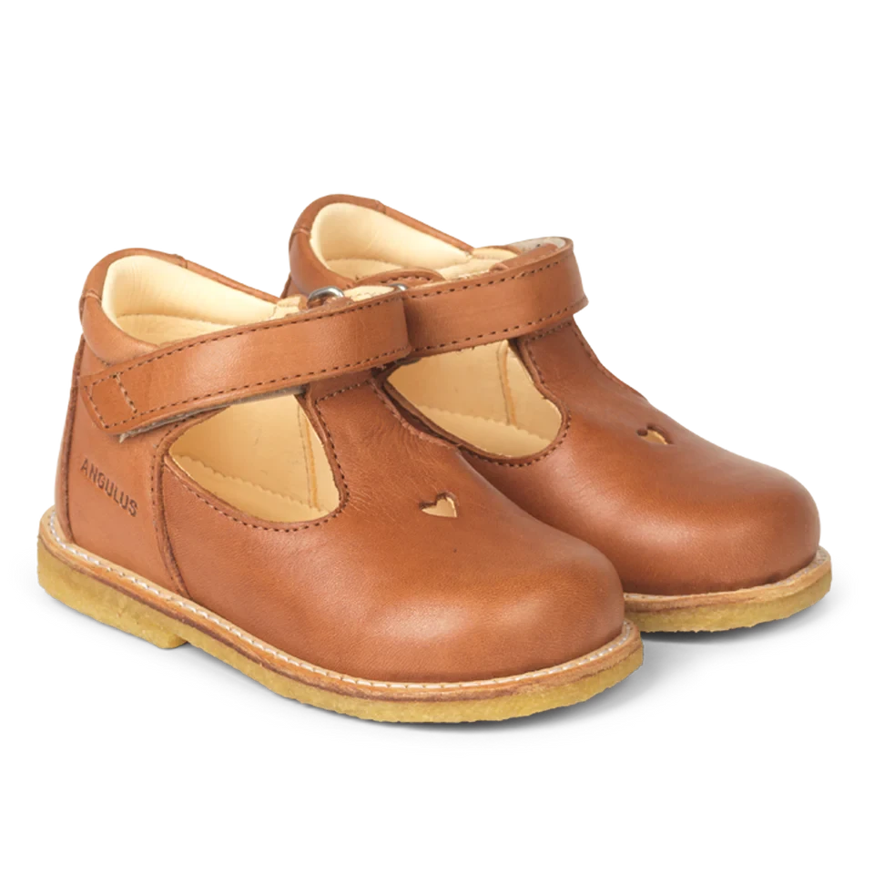 Schoentjes met gestanst hartmotief – Chroomvrij Leer – Cognac – Angulus