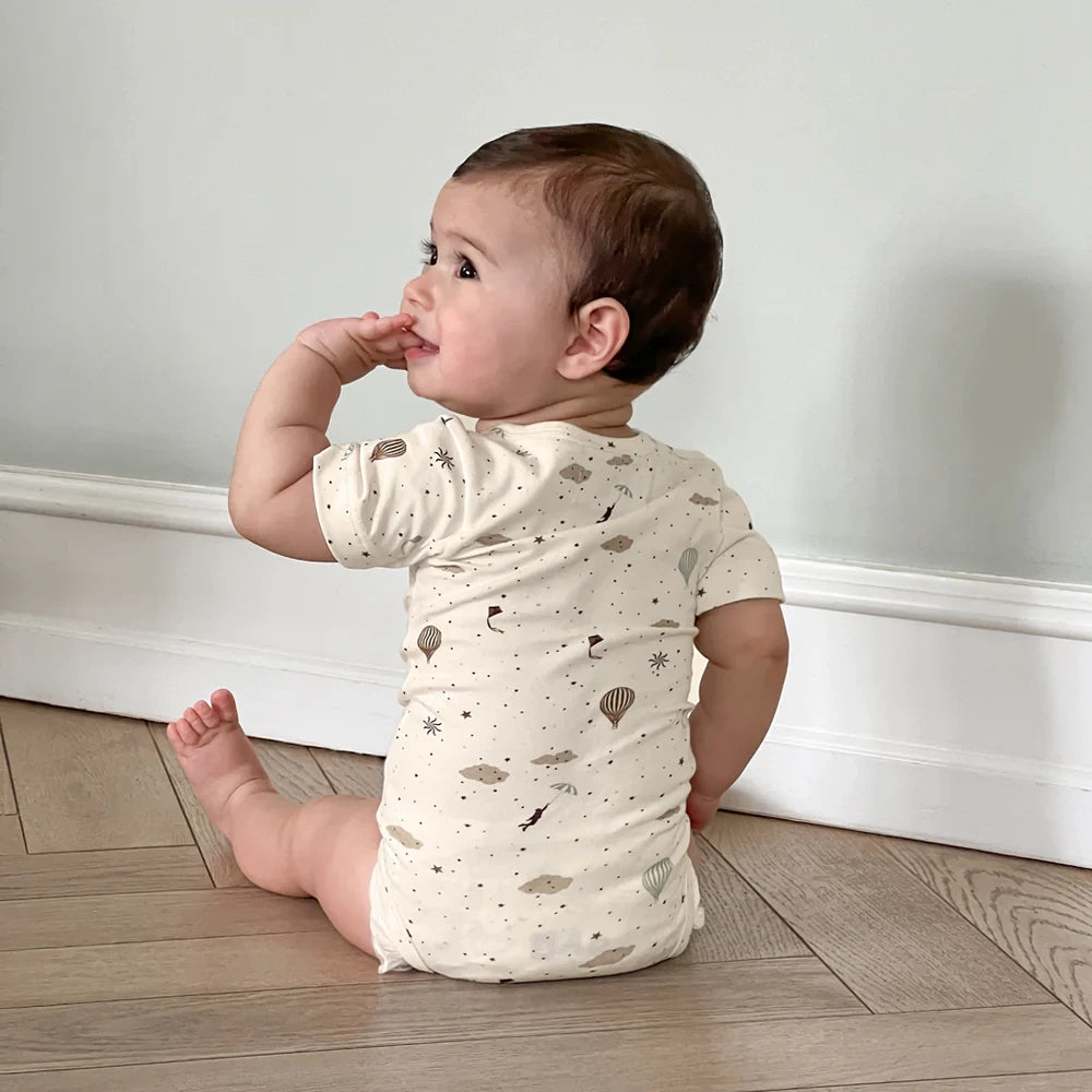 CamCam Copenhagen – Shortsleeved body Elliot – Romper Dreamland – GOTS