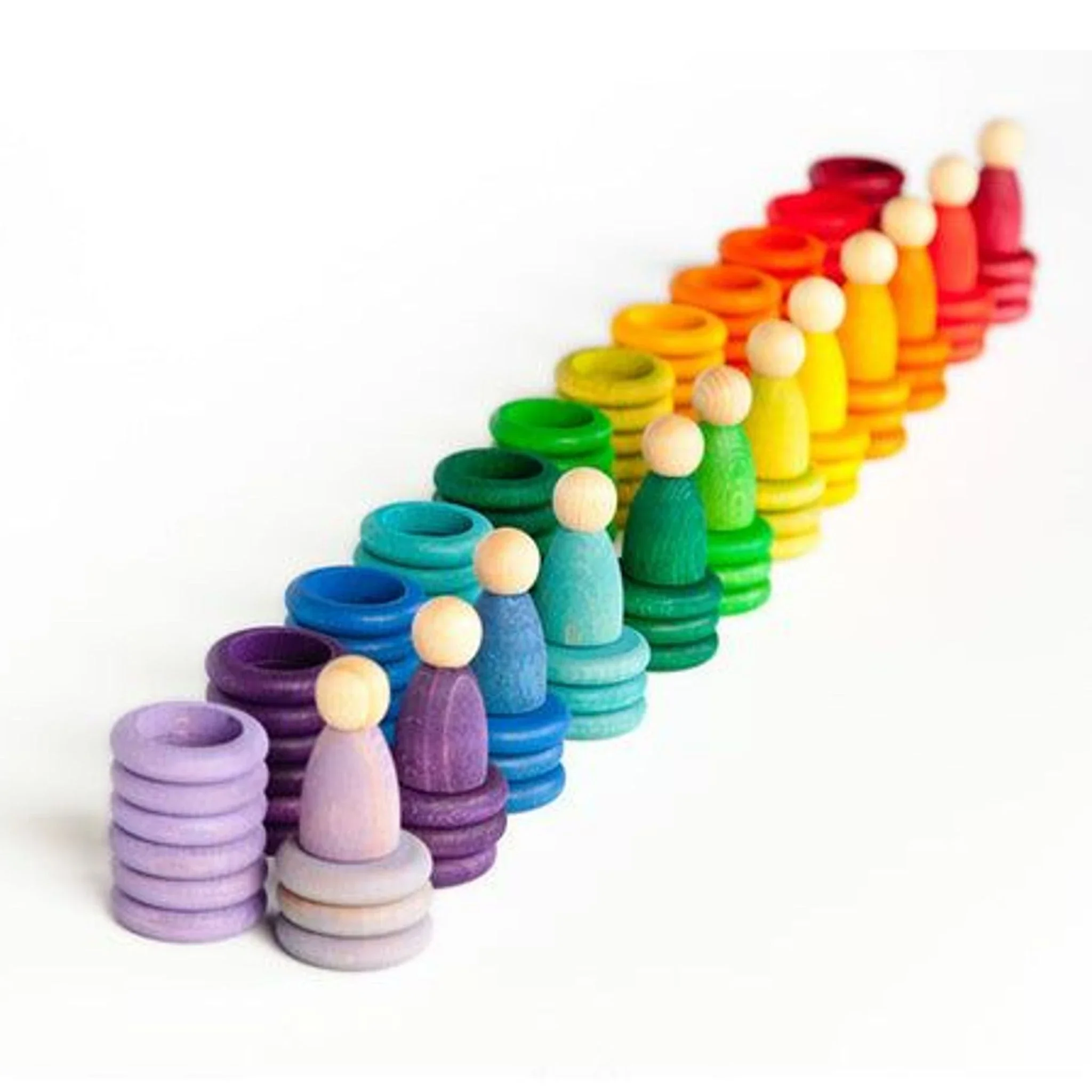 Houten nins poppetjes met ringen en schijven