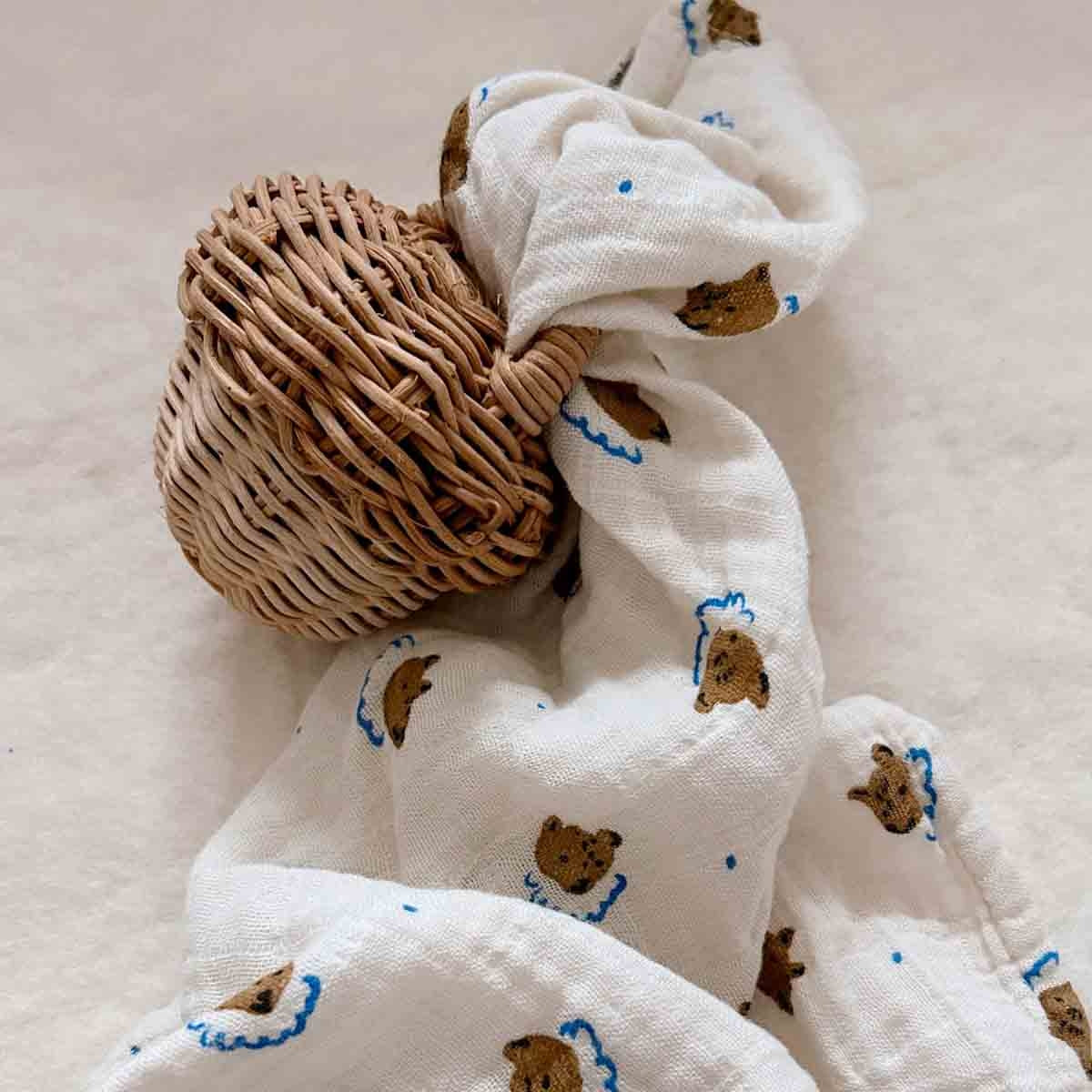 Hydrofiele doek Bianca – Teddy/beertjes print – Mousseline katoen – Rose in April