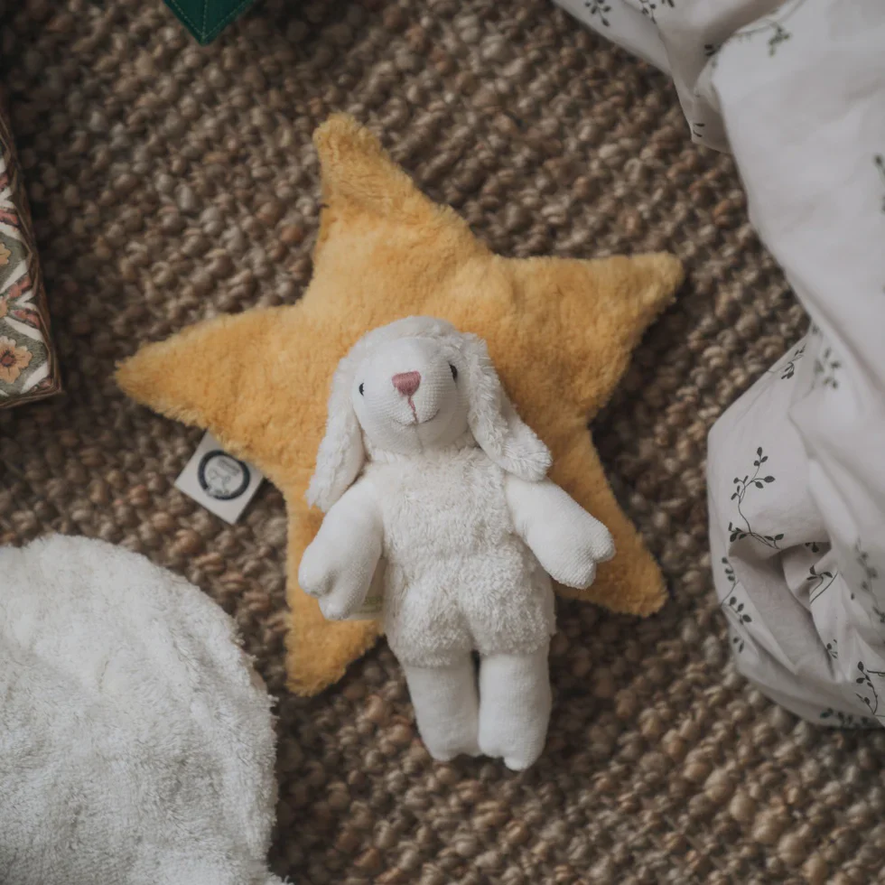 Baby knuffel schaap – biologisch katoen en schapenwol – Senger Naturwelt